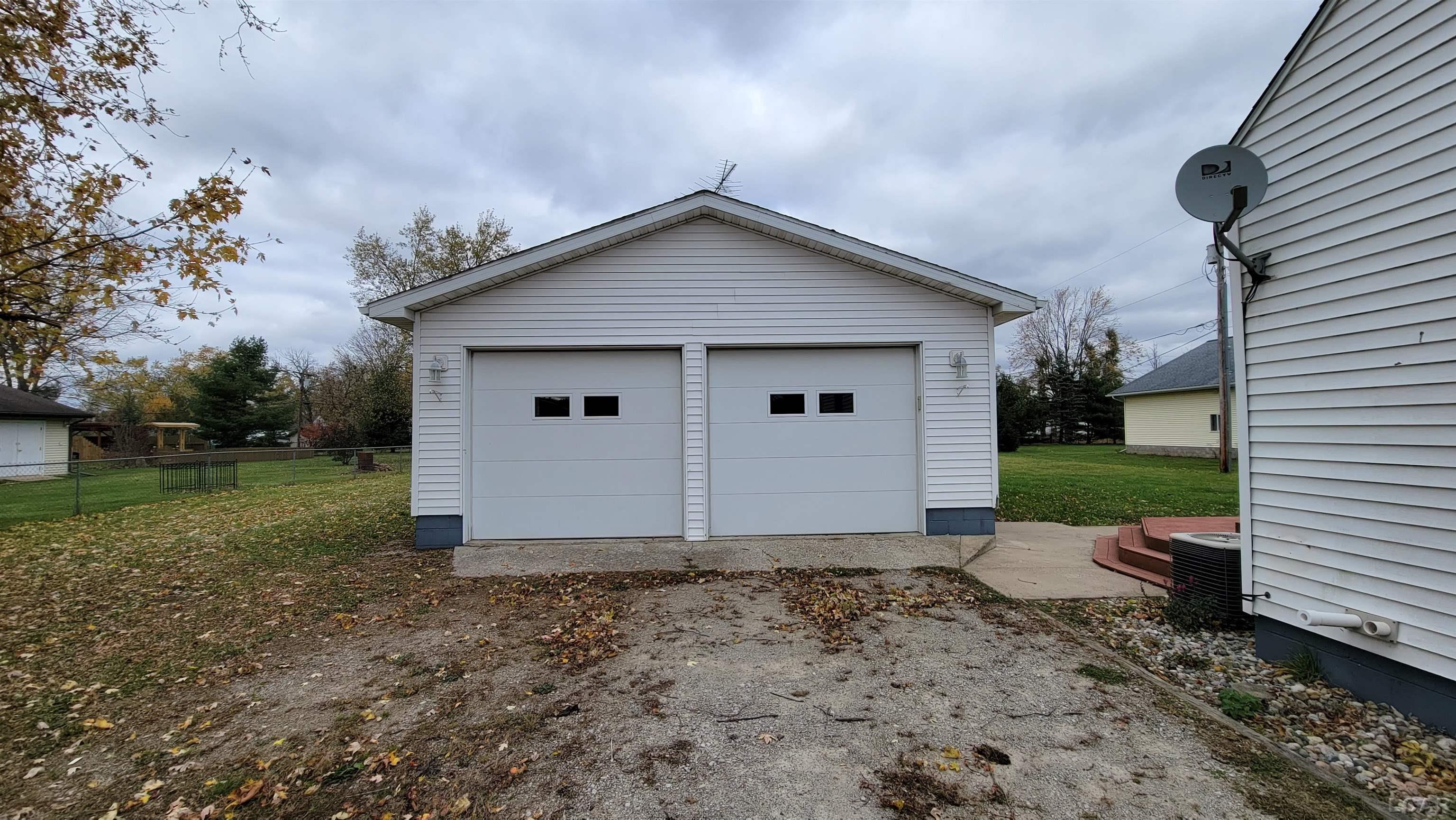 1103 West Russell Road Tecumseh, MI 49286 - Photo 12 of 13 50128289-11.JPG