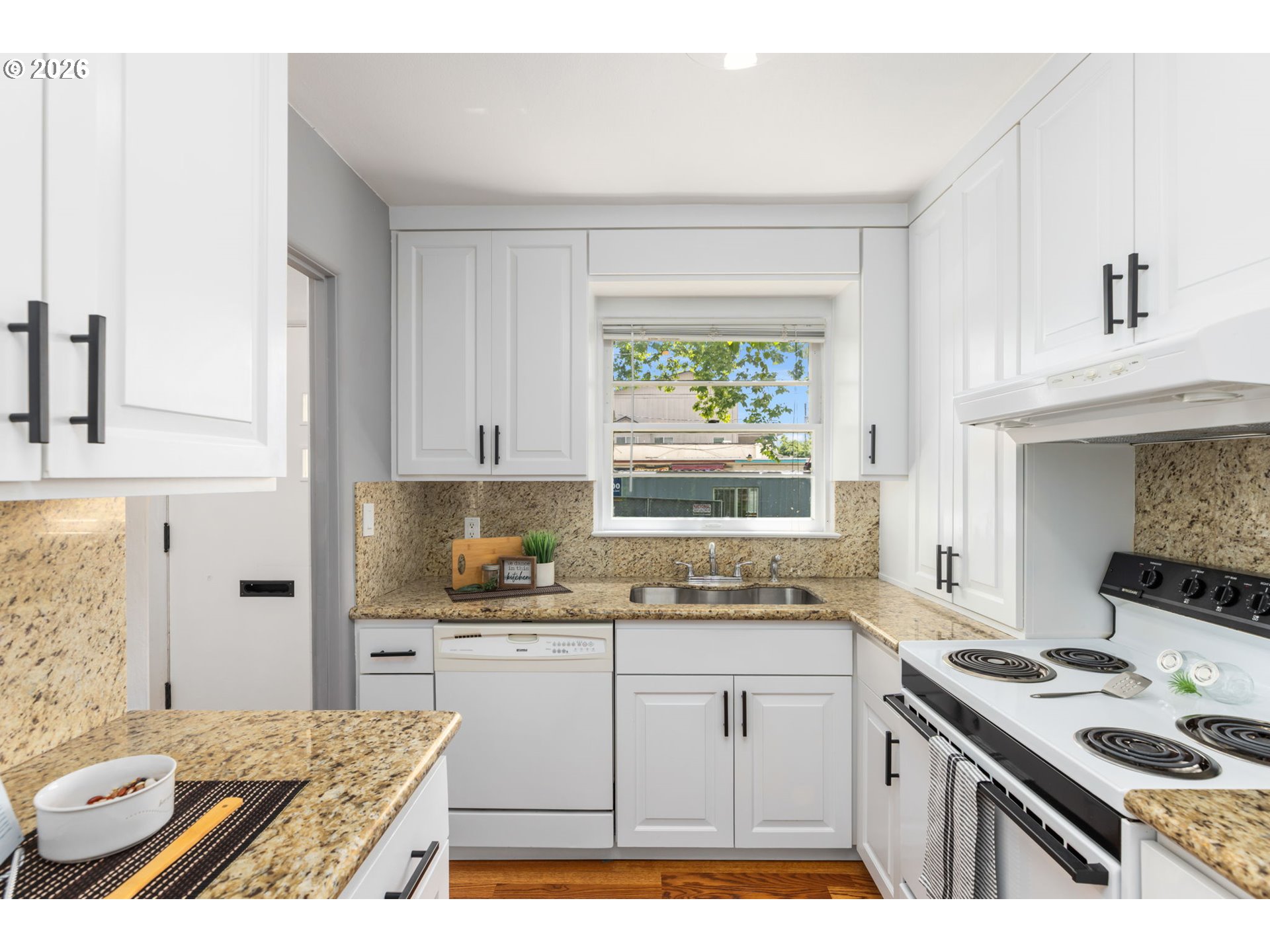 6811 Northeast Broadway Portland, OR 97213 - Photo 10 of 23 Kitchen
