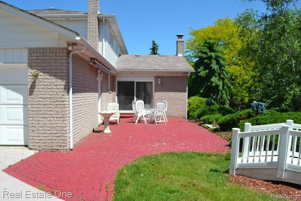 419 Lake Forest Road Rochester, MI 48309 - Photo 91 of 99 Brick Paver Patio