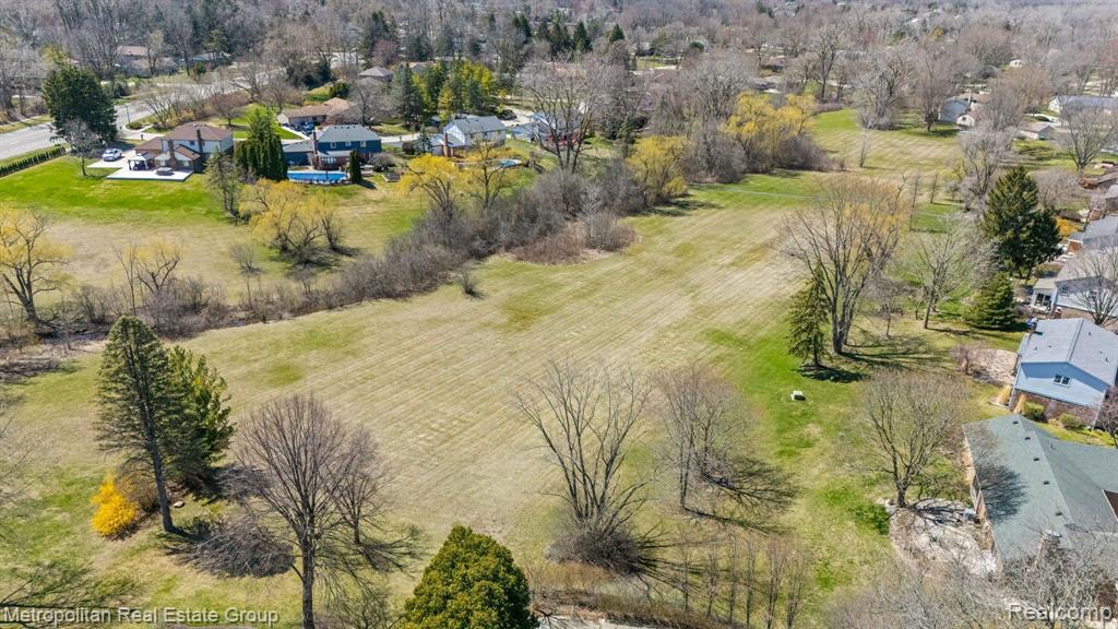 29607 High Valley Road Farmington Hills, MI 48331 - Photo 2 of 27
