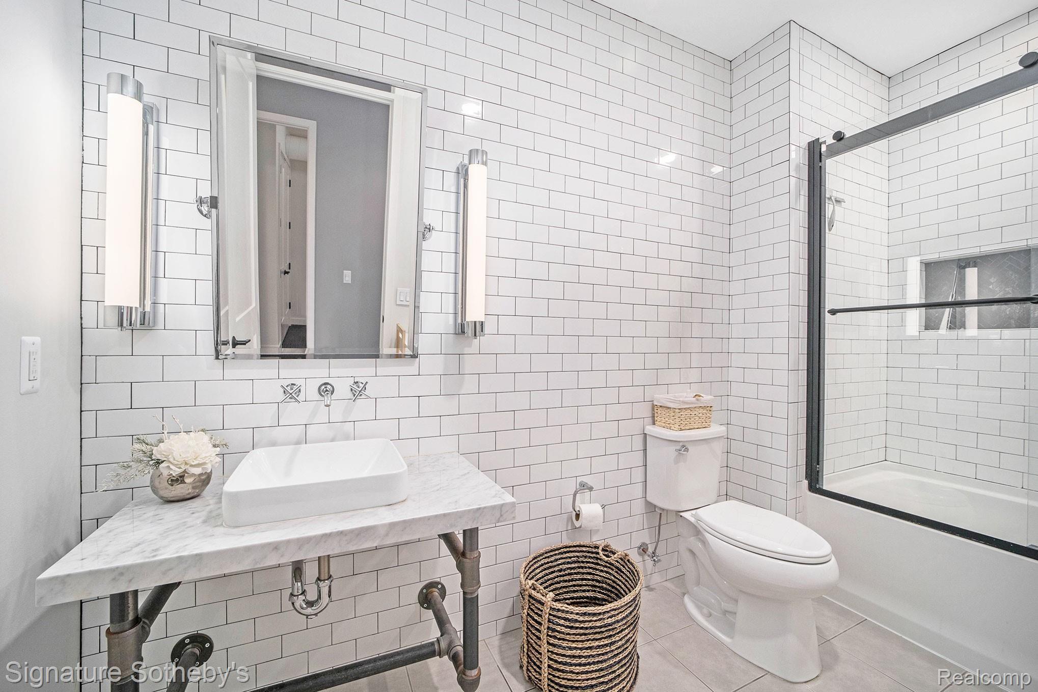 804 North Main Street, Unit 2D Rochester, MI 48307 - Photo 17 of 25 16.jpg