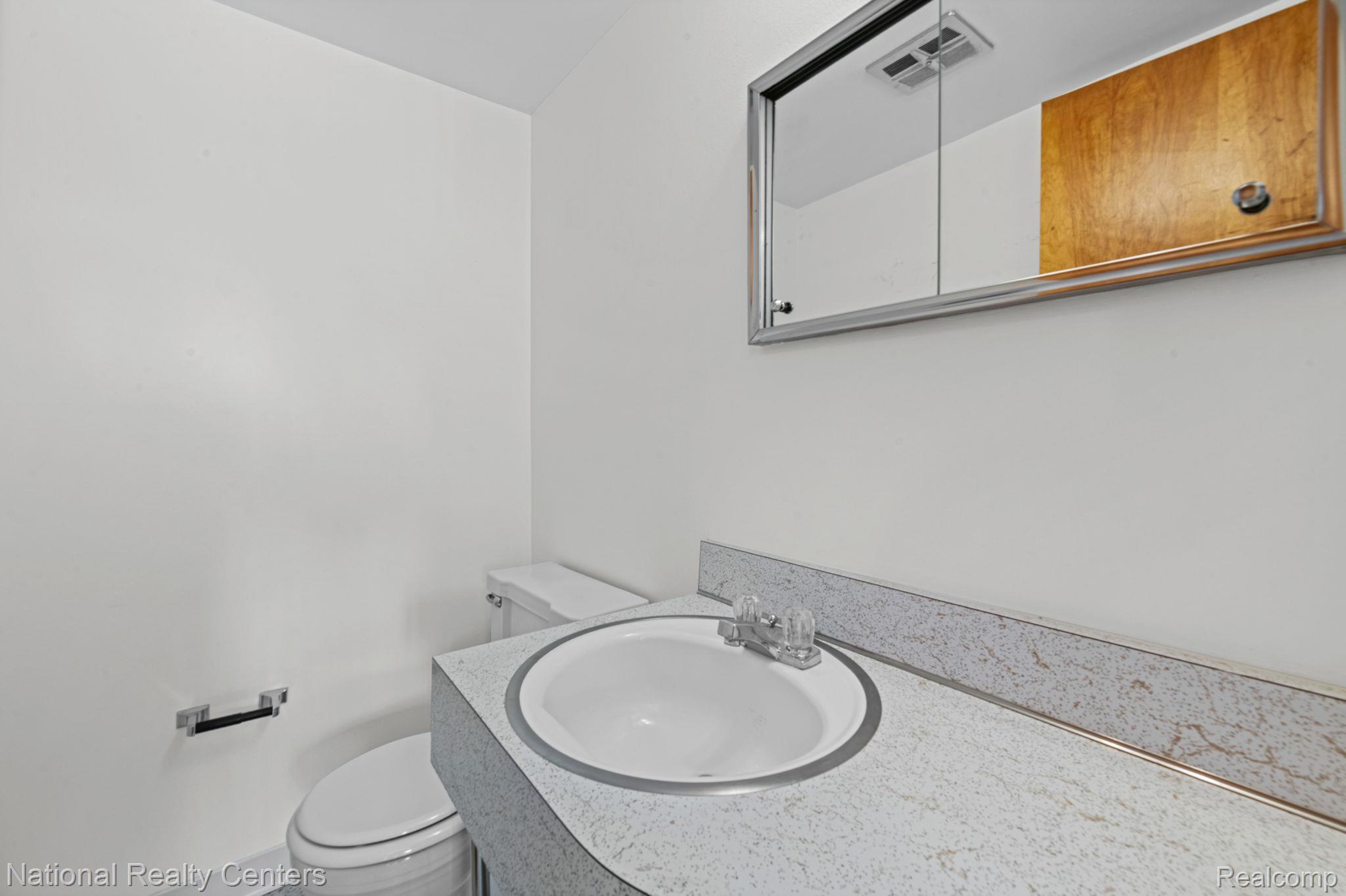 29546 Hoover Road Warren, MI 48093 - Photo 19 of 29 22-web-or-mls-29546-hoover-rd.jpg