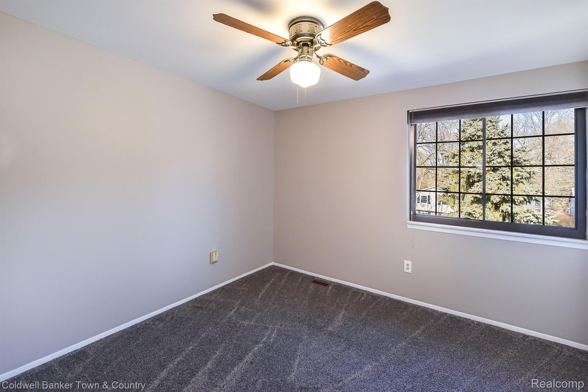 677 Glenwyth Road Brighton, MI 48116 - Photo 14 of 21 Bedroom 2