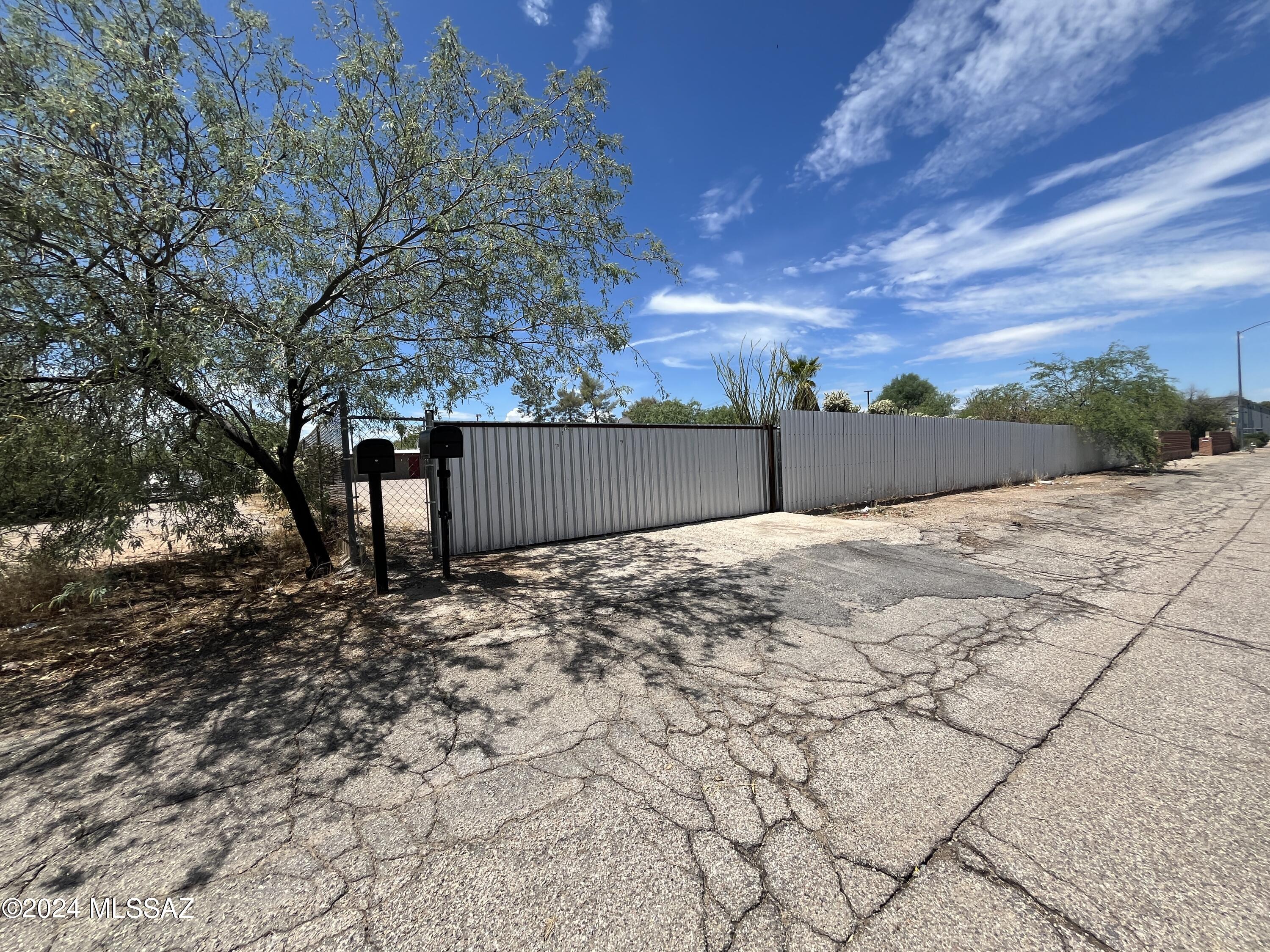 215 West Navajo Road, Unit A Tucson, AZ 85705 - Photo 5 of 34