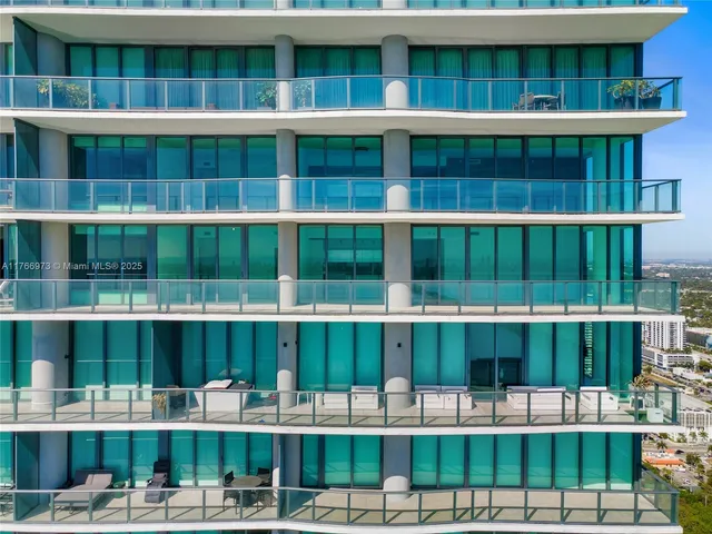 $4,150,000 | 3131 Northeast 7th Avenue, Unit PH5003, Miami, FL 33137