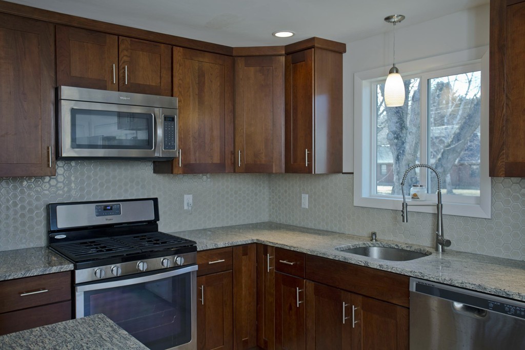 625 Montgomery Road Westfield, MA 01085 - Photo 3 of 24 Gallery Image 3