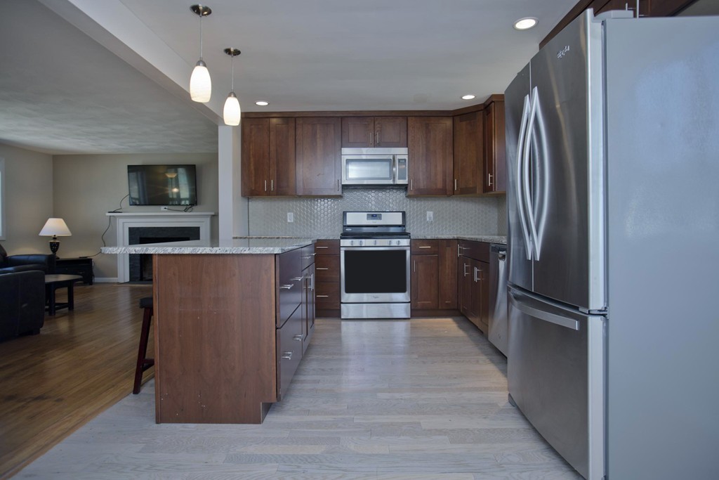 625 Montgomery Road Westfield, MA 01085 - Photo 4 of 24 Gallery Image 4