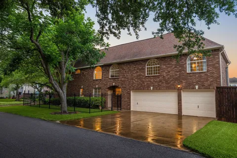 $1,199,000 | 4900 Cedar Street, Bellaire, TX 77401