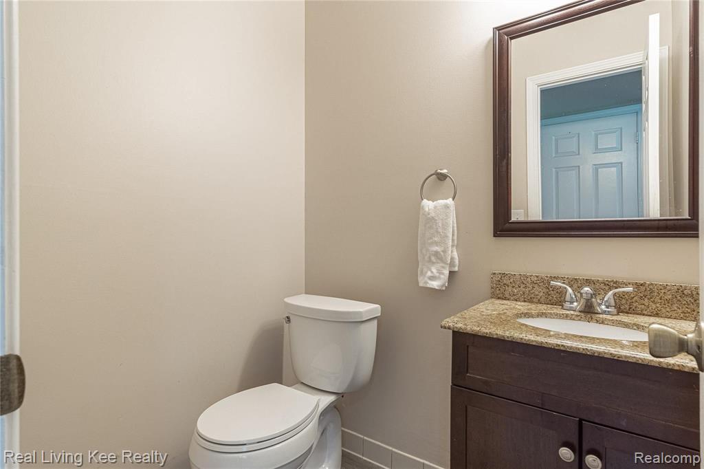 2260 North Fairview Lane Rochester Hills, MI 48306 - Photo 18 of 38