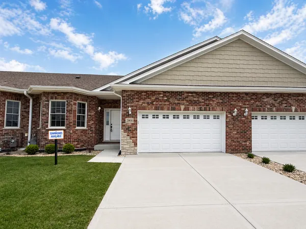 $439,000 | 23935 Fugett Drive, Manhattan, IL 60442