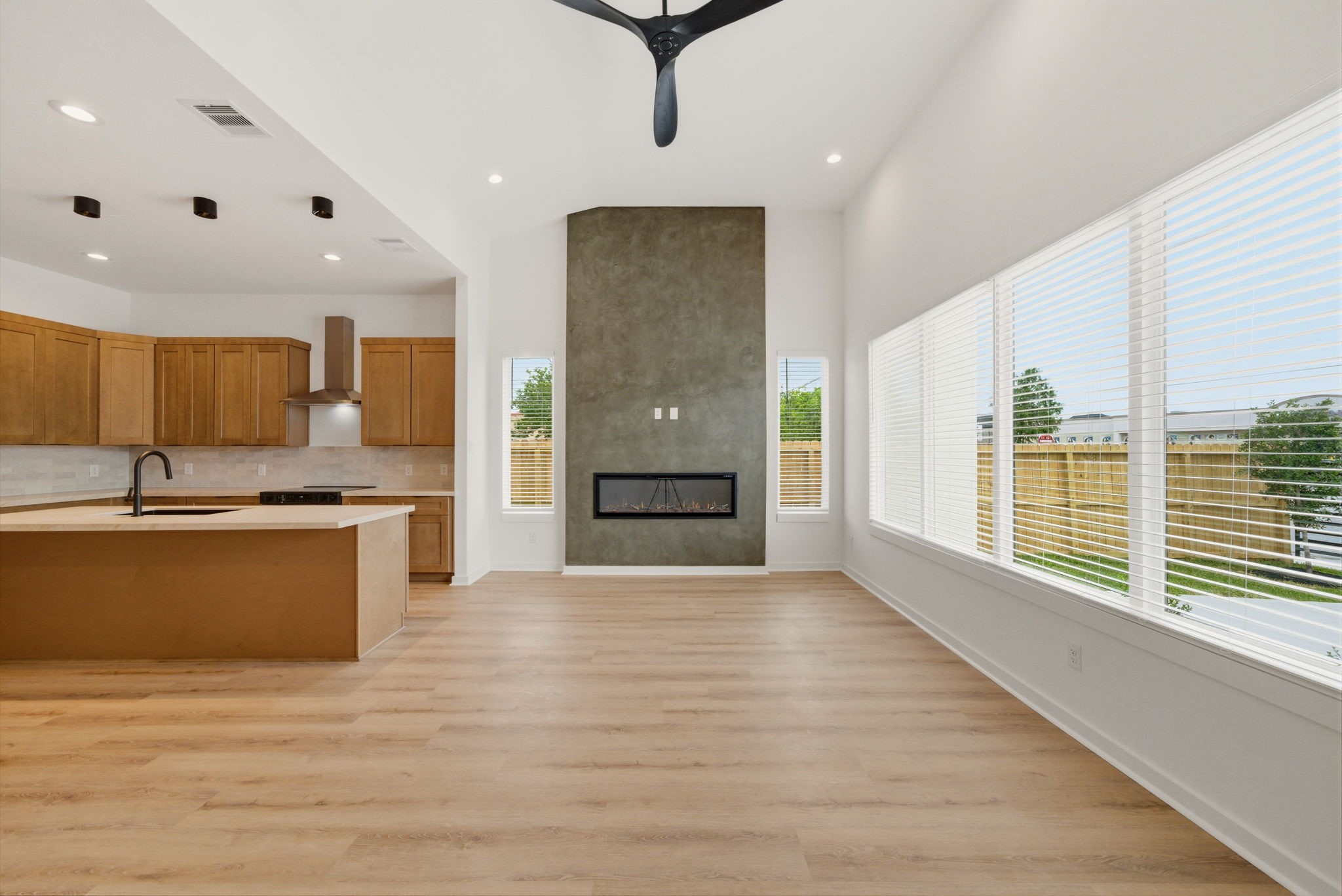 8203 Calhoun Road, Unit A/B Houston, TX 77033 - Photo 10 of 38