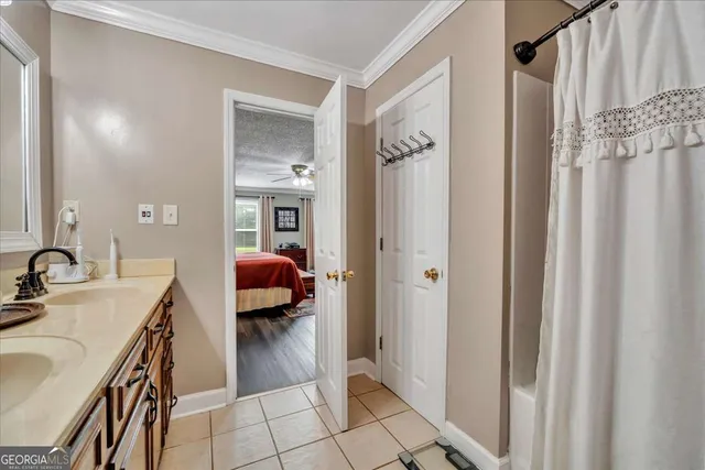 a en suite bathroom with a sink and a mirror