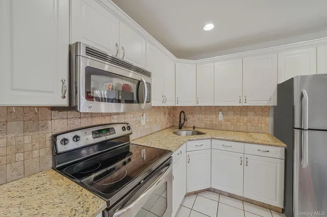 $525,000 | 156 Clinton Avenue, East Patchogue, NY 11772