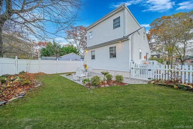 $525,000 | 156 Clinton Avenue, East Patchogue, NY 11772