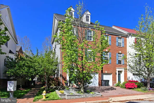 $4,250 | 5120 Grimm Drive, Alexandria, VA 22304