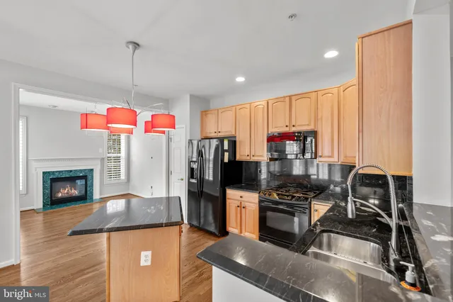 $4,250 | 5120 Grimm Drive, Alexandria, VA 22304