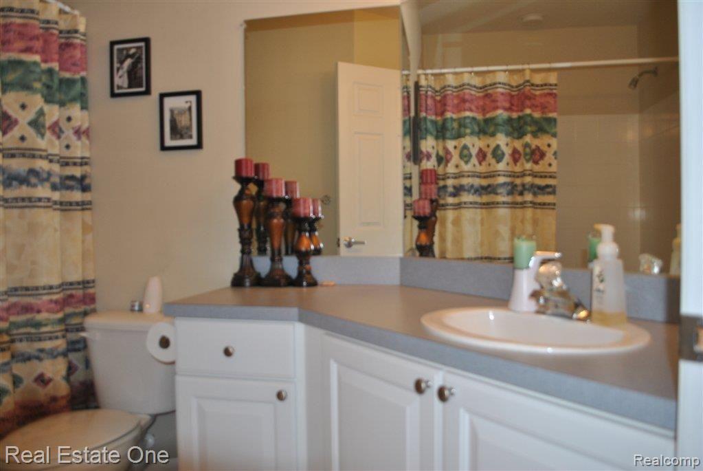 41829 Mitchell Road Novi, MI 48377 - Photo 14 of 21 Bedroom 1 Bath.JPG