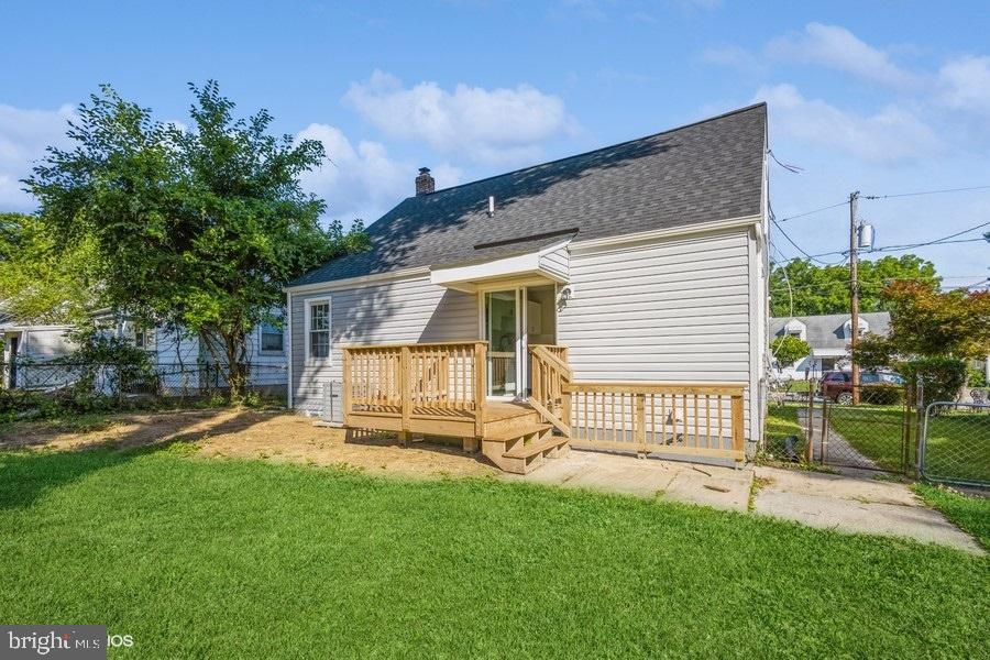 3521 Venetian Road Baltimore, MD 21207 - Photo 13 of 15 Rear Deck