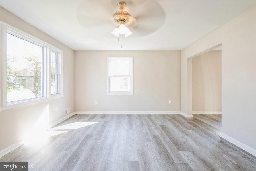 3521 Venetian Road Baltimore, MD 21207 - Photo 3 of 15 LIVING ROOM