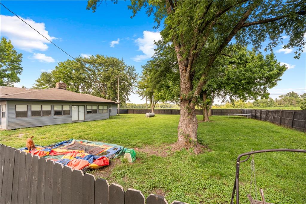 327 Southeast State Route North Rich Hill, MO 64779 - Photo 6 of 47