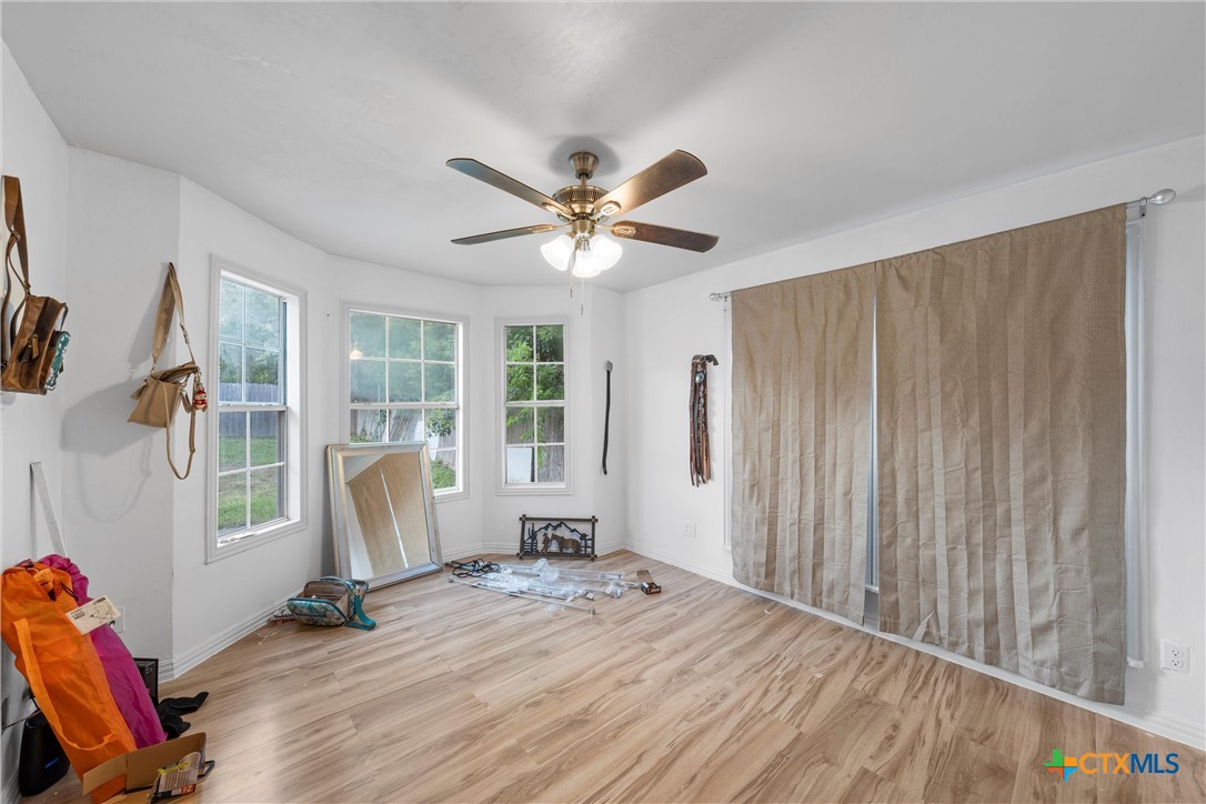1211 South 17th Street Temple, TX 76504 - Photo 13 of 21 a view of livingroom with furniture and workspace
