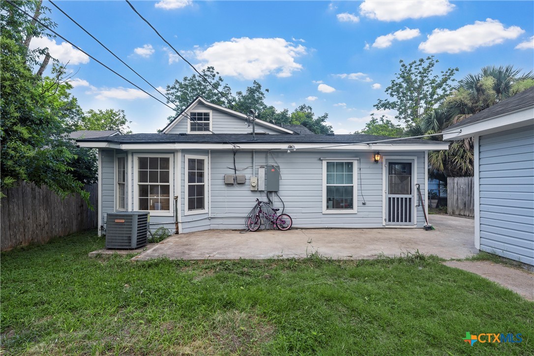 1211 South 17th Street Temple, TX 76504 - Photo 14 of 21 front view of house with a yard