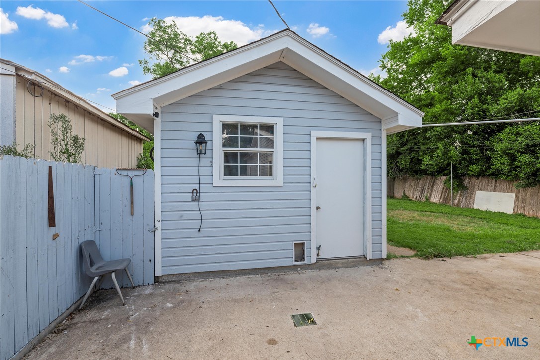 1211 South 17th Street Temple, TX 76504 - Photo 15 of 21 a view of a house with backyard and garden