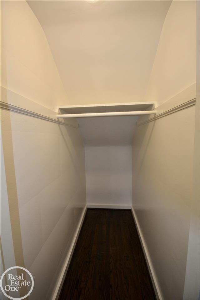 288 Fisher Road Grosse Pointe, MI 48230 - Photo 19 of 38 31342095-18.JPG