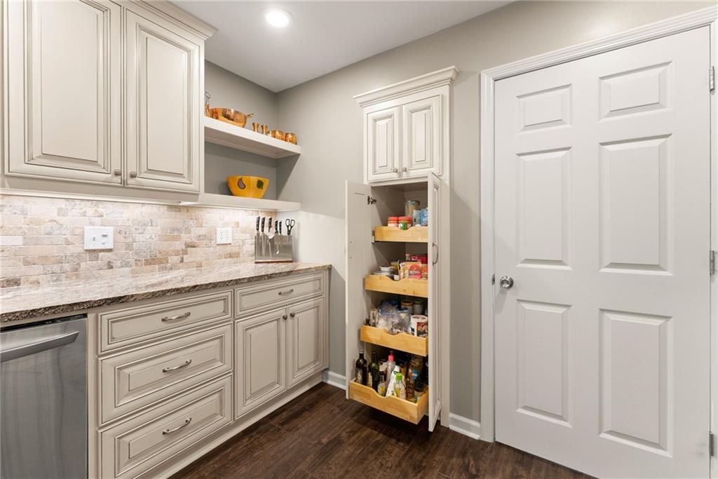 6413 Farm Ridge Court Flowery Branch, GA 30542 - Photo 14 of 56 Gallery Image 14