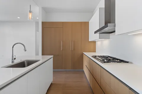 $1,025,000 | 6 North Bishop Street, Unit 406, Chicago, IL 60607