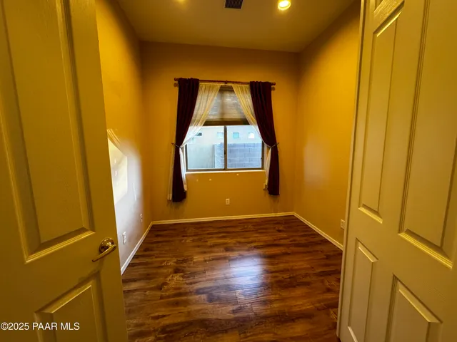 a view of entryway with a front door