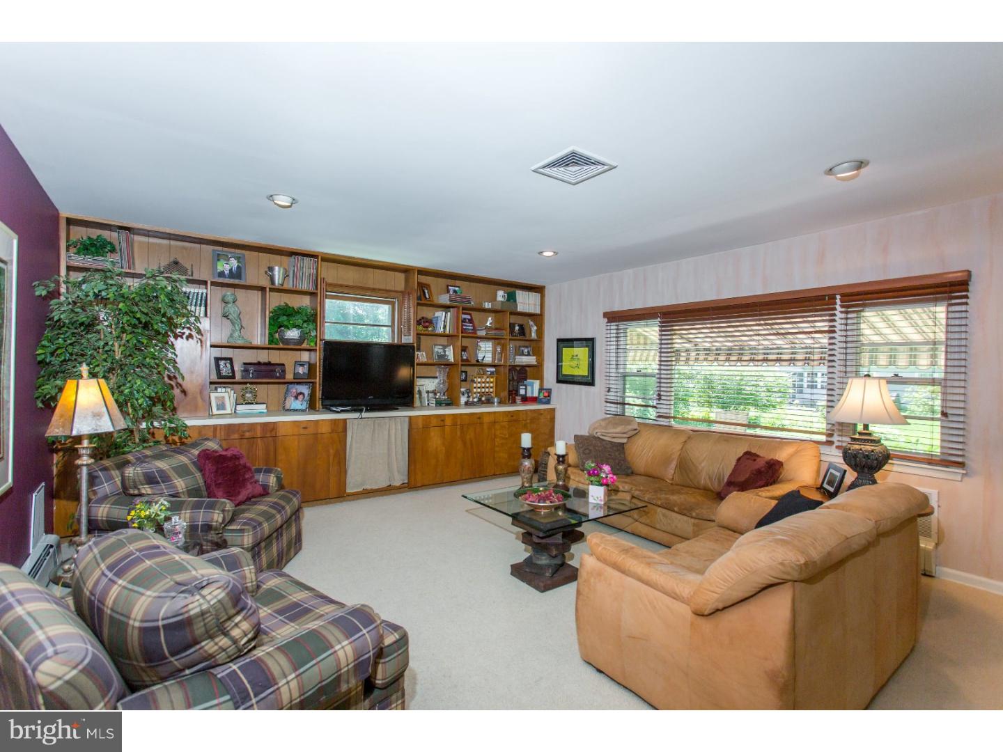 207 Glendale Road Wallingford, PA 19086 - Photo 2 of 25 Gallery Image 2