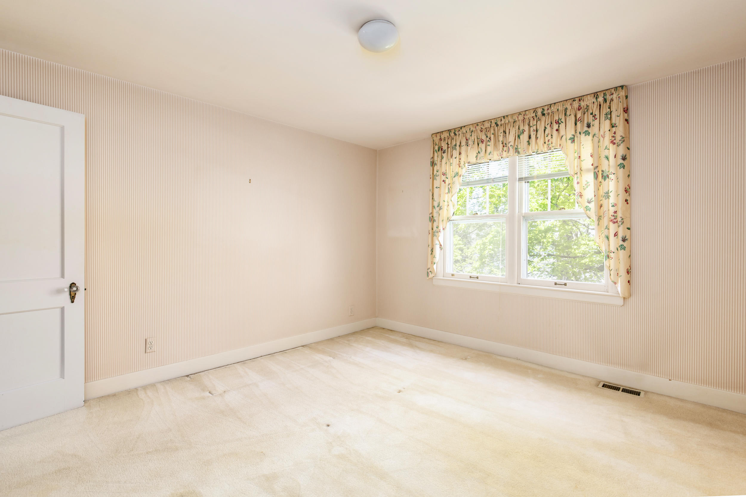 4502 River Road Louisville, KY 40222 - Photo 51 of 65 Second floor bedroom