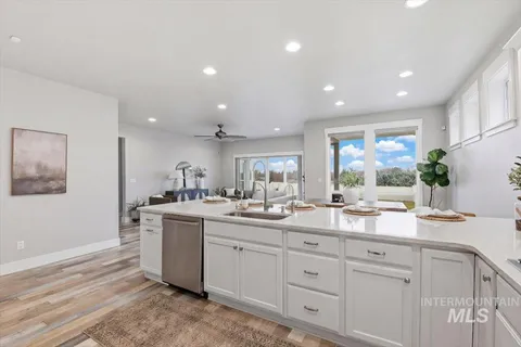 $725,000 | 7691 West Hill Road, Boise, ID 83714