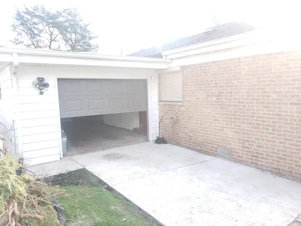$2,500 | 1429 Kasten Drive, Dolton, IL 60419
