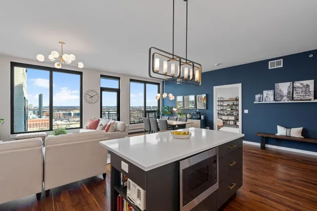 $3,995 | 1240 South 2nd Street, Unit 924, Minneapolis, MN 55415