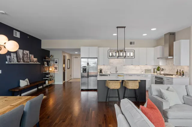 $3,995 | 1240 South 2nd Street, Unit 924, Minneapolis, MN 55415