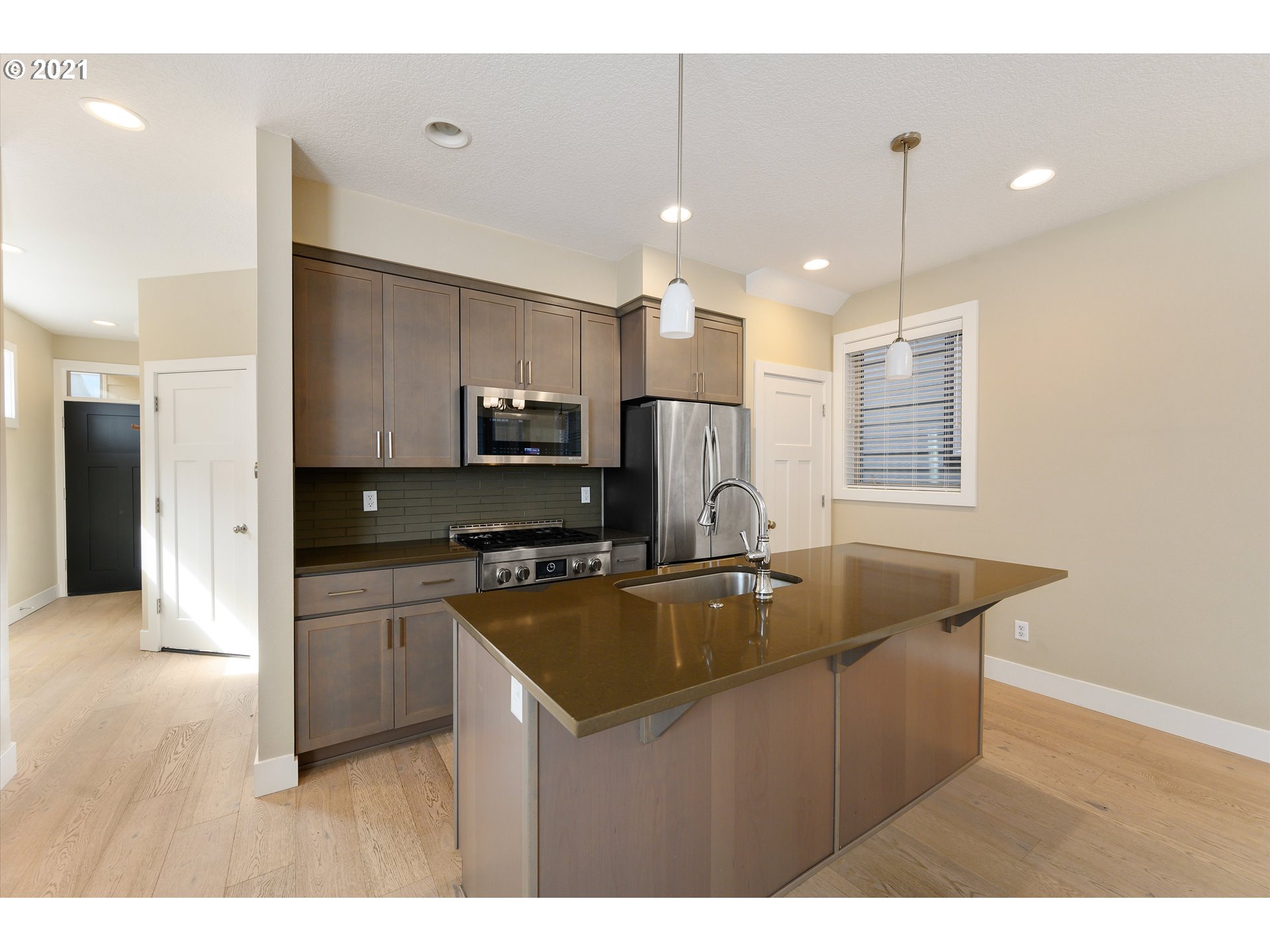 7856 Southwest Capitol Hill Road Portland, OR 97219 - Photo 3 of 32 Gallery Image 3