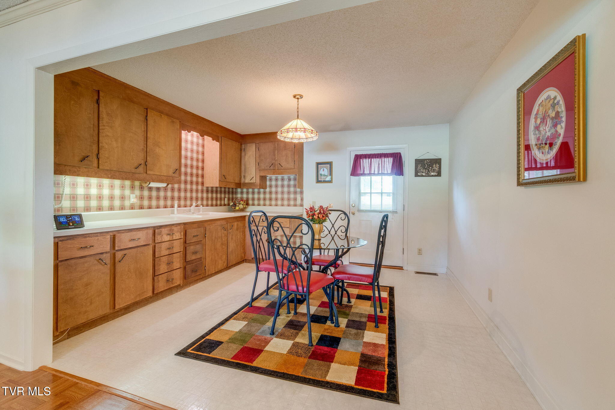 227 Highfield Road Bristol, TN 37620 - Photo 7 of 39 007
