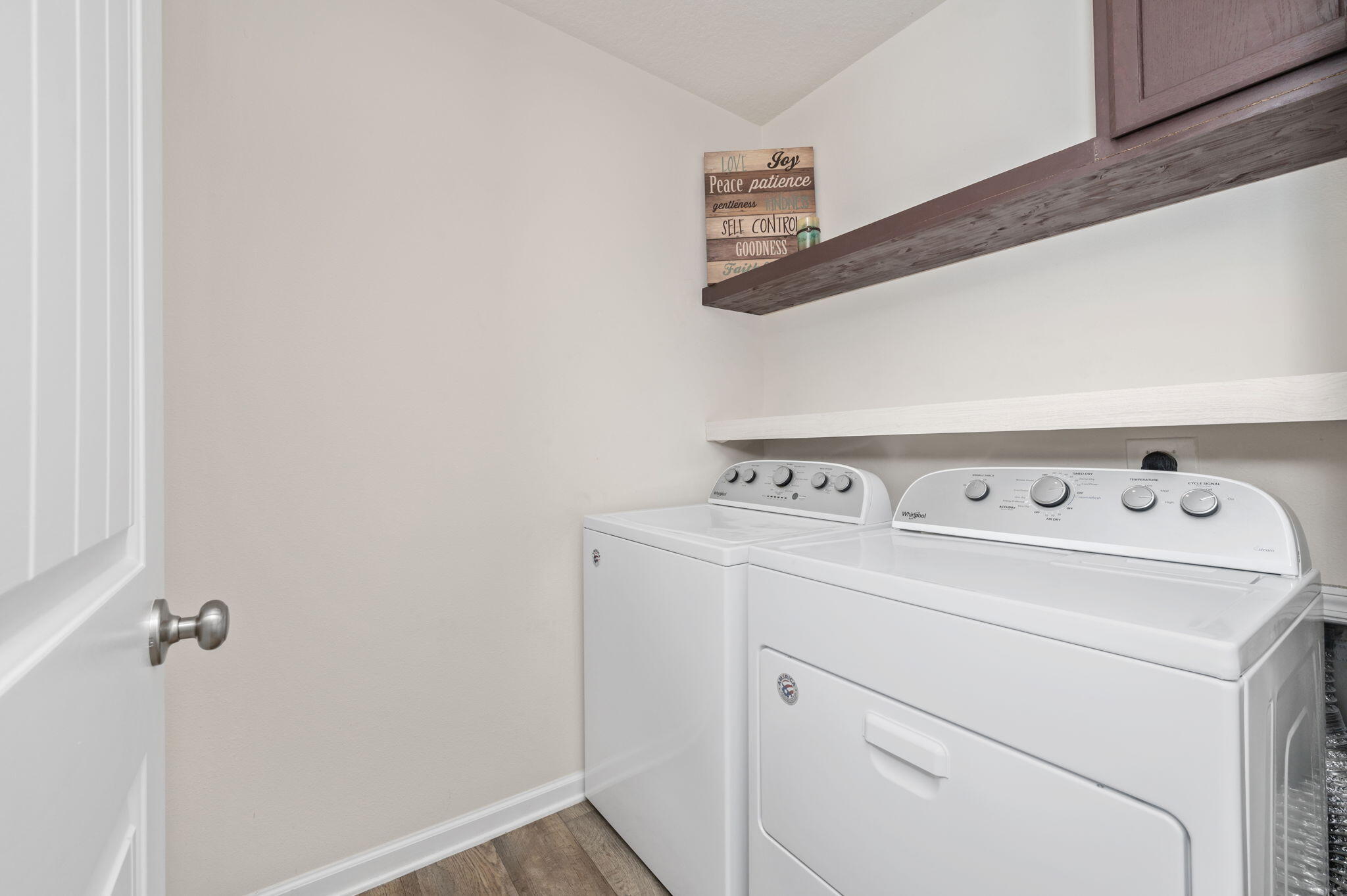 920 Merganser Way Crestview, FL 32539 - Photo 30 of 39 a utility room with dryer and washer