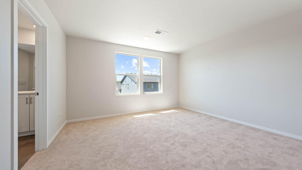 61171 Southeast Splendor Lane Bend, OR 97702 - Photo 23 of 31 022 primary bedroom