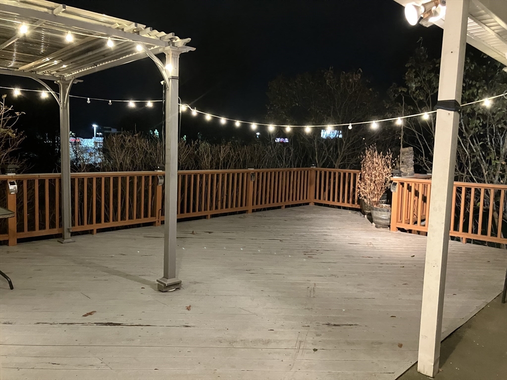 21 Trinity Avenue Worcester, MA 01605 - Photo 12 of 38