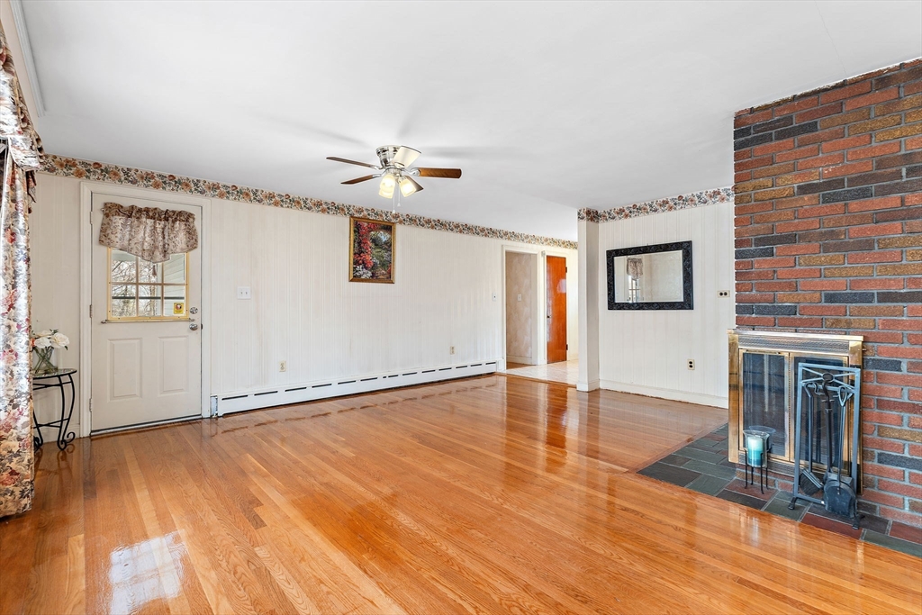 21 Trinity Avenue Worcester, MA 01605 - Photo 14 of 38