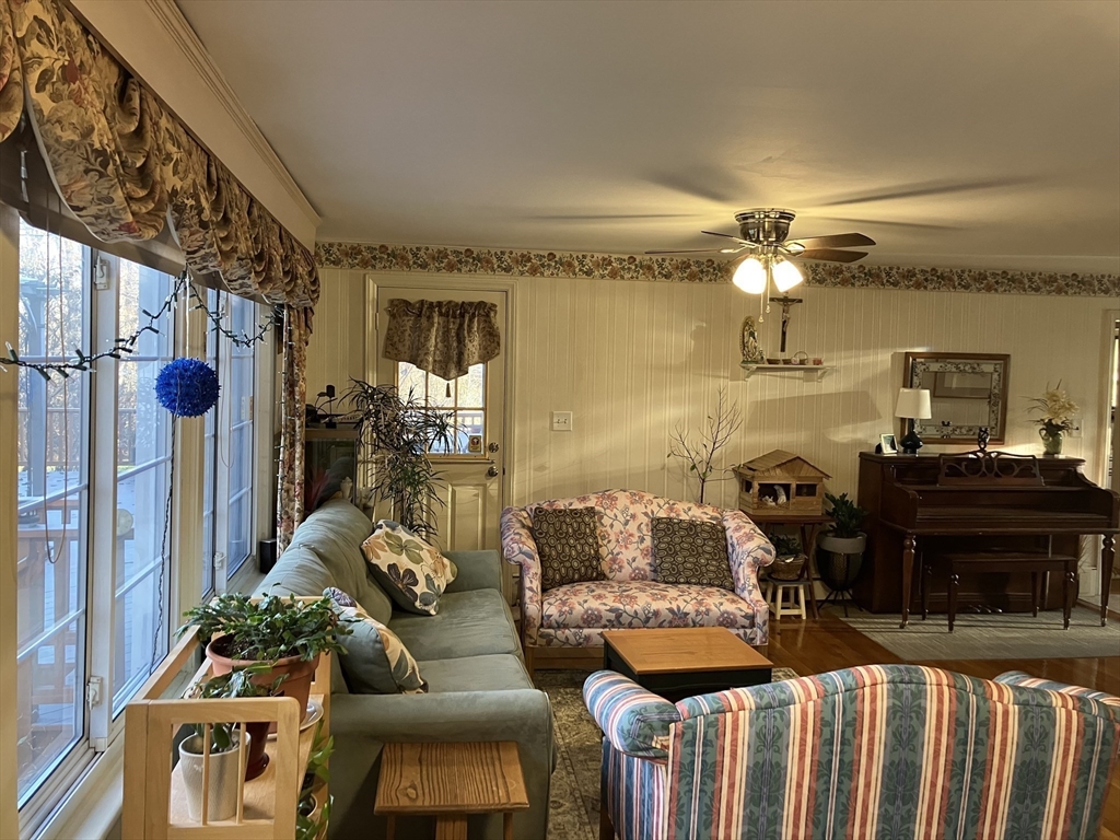 21 Trinity Avenue Worcester, MA 01605 - Photo 15 of 38