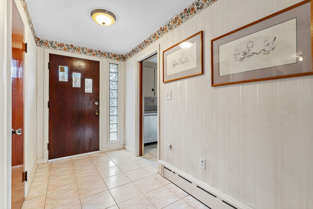 21 Trinity Avenue Worcester, MA 01605 - Photo 19 of 38