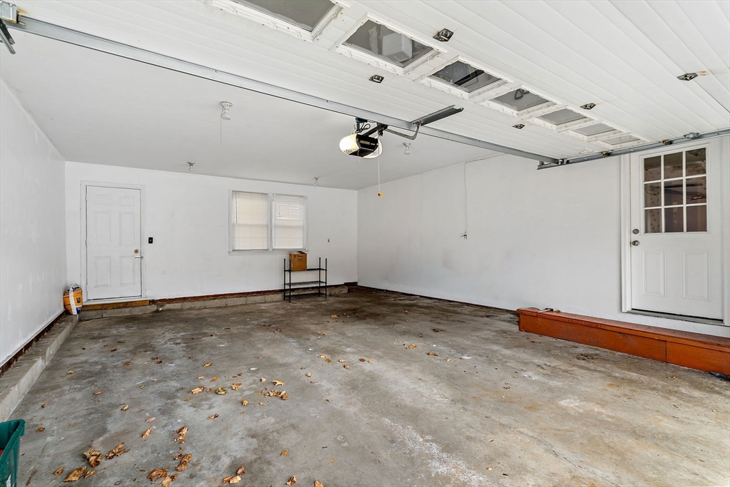 21 Trinity Avenue Worcester, MA 01605 - Photo 2 of 38