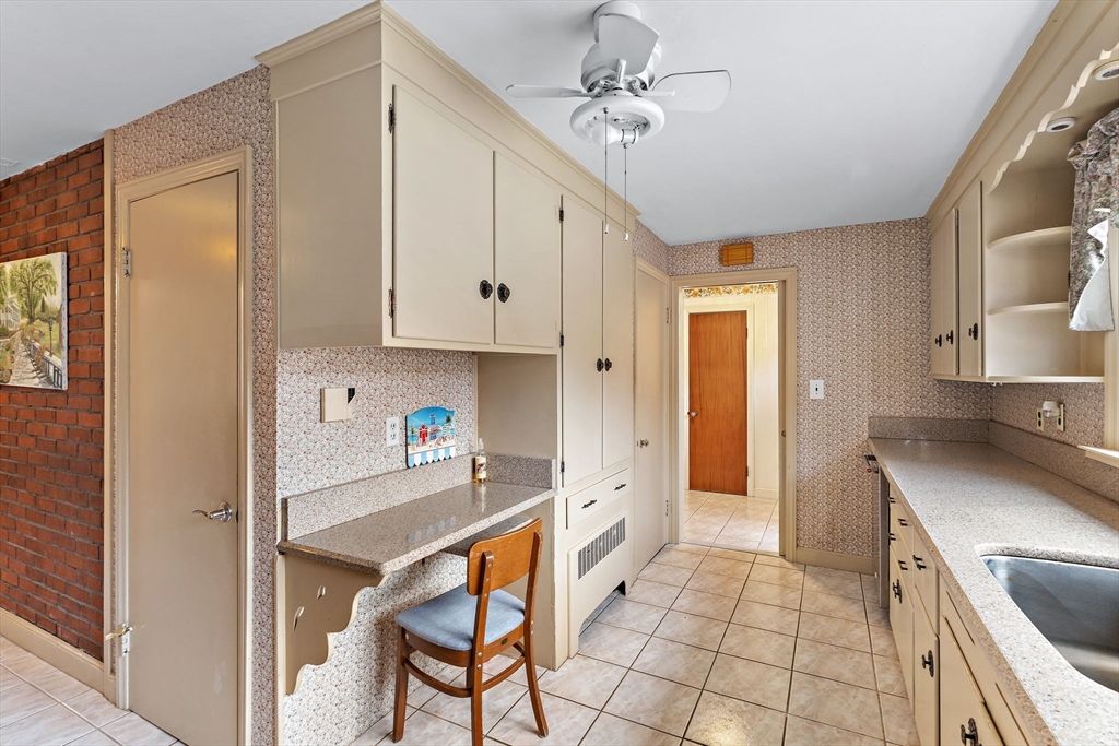 21 Trinity Avenue Worcester, MA 01605 - Photo 25 of 38