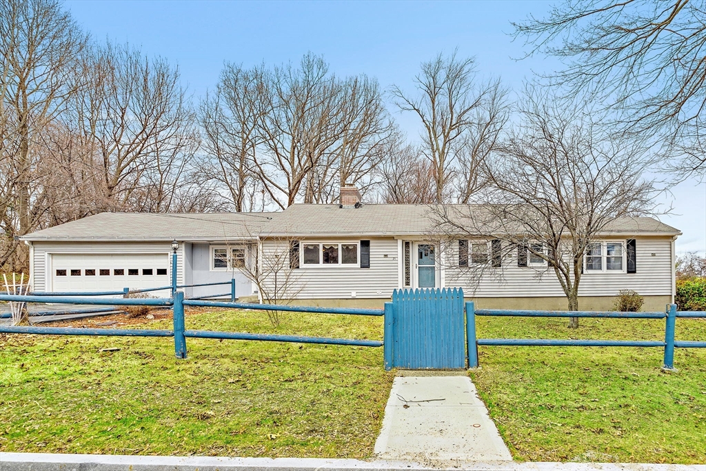 21 Trinity Avenue Worcester, MA 01605 - Photo 3 of 38