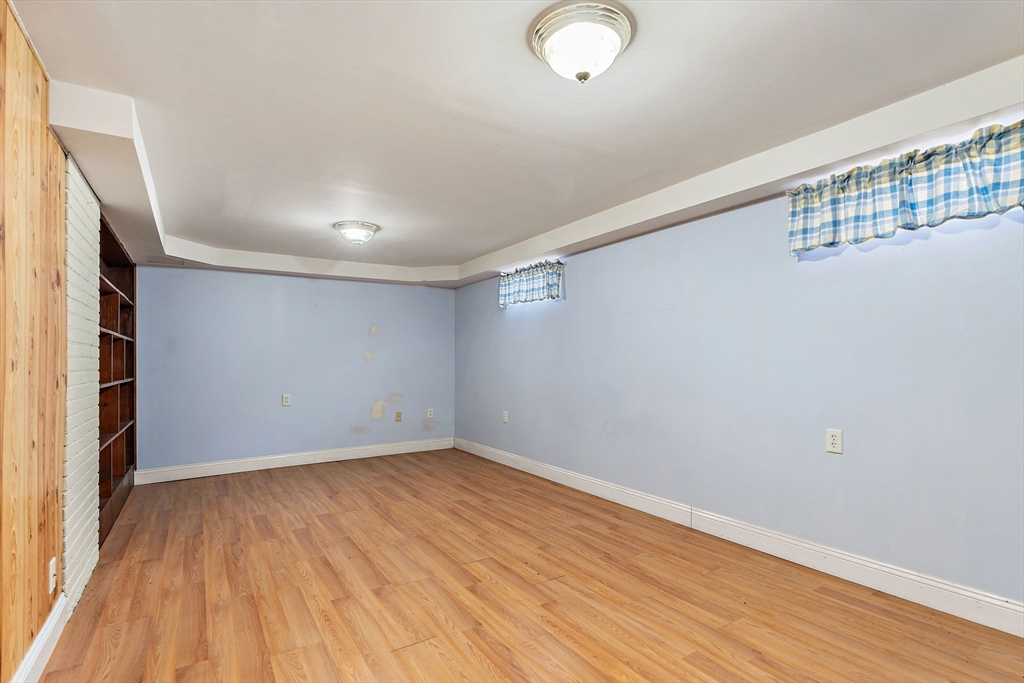 21 Trinity Avenue Worcester, MA 01605 - Photo 32 of 38