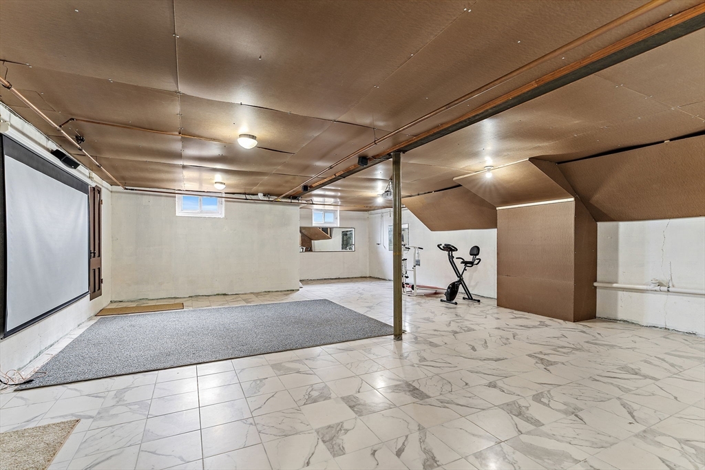 21 Trinity Avenue Worcester, MA 01605 - Photo 34 of 38